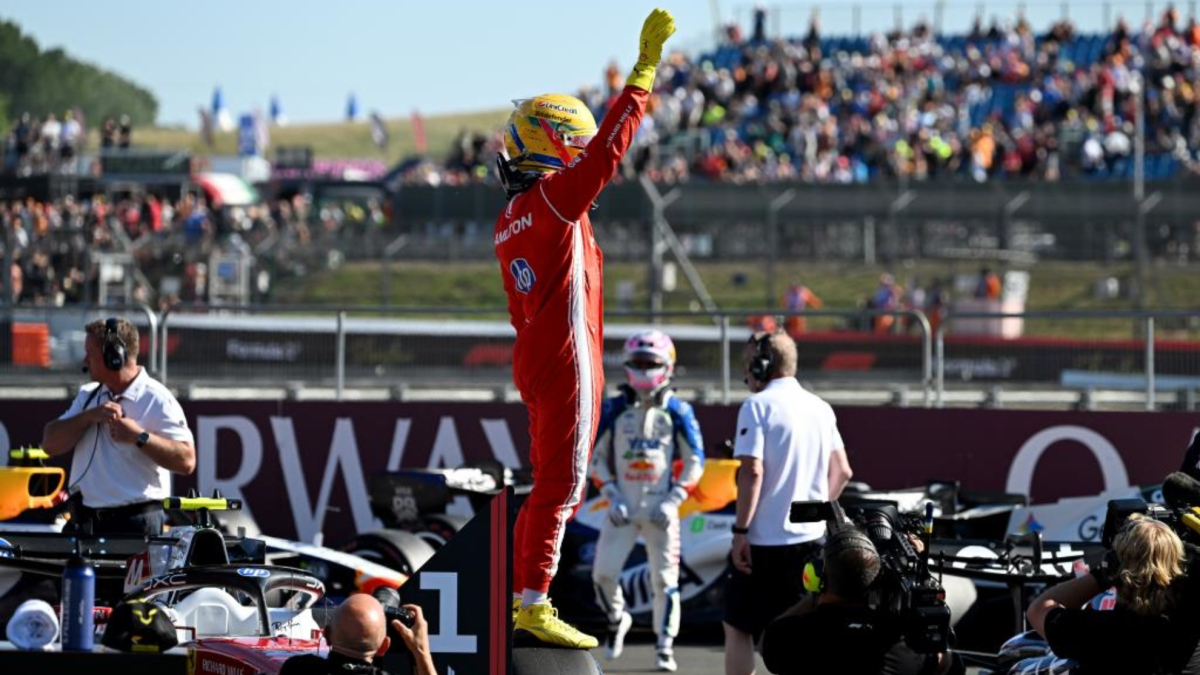 Ni las acusaciones de trampas frenan a Hamilton y Ferrari