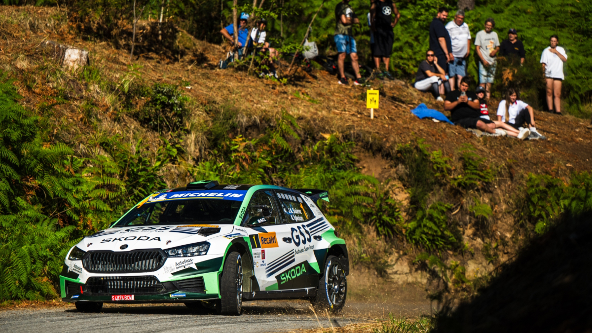 El Rally Rías Baixas, en ebullición: ’Cohete’, al segundo con Ruiloba y Ares