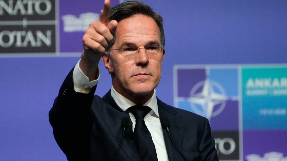 Un periodista danés increpa al Secretario General de la OTAN tras las palabras de Donald Trump sobre España