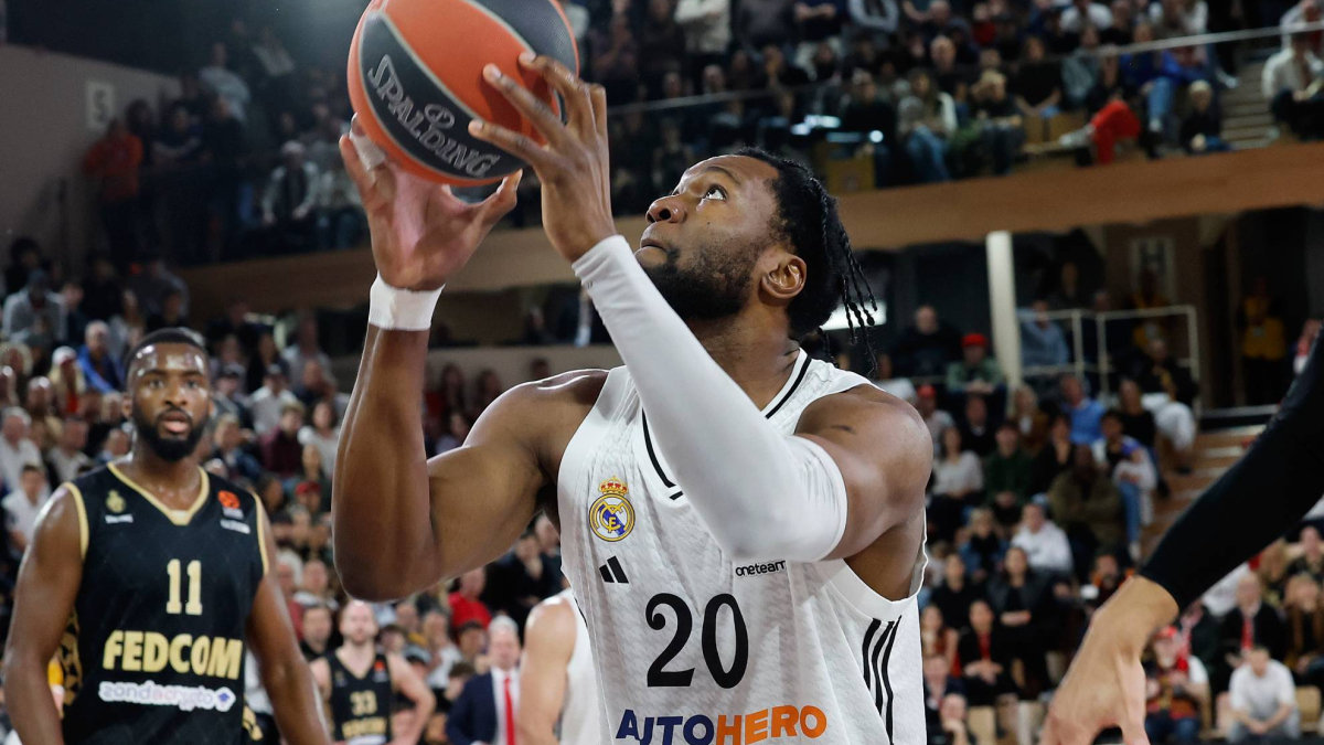 Bruno Fernando ficha por el Efes de Pablo Laso tras su pellizco a Scariolo tras su despido del Madrid