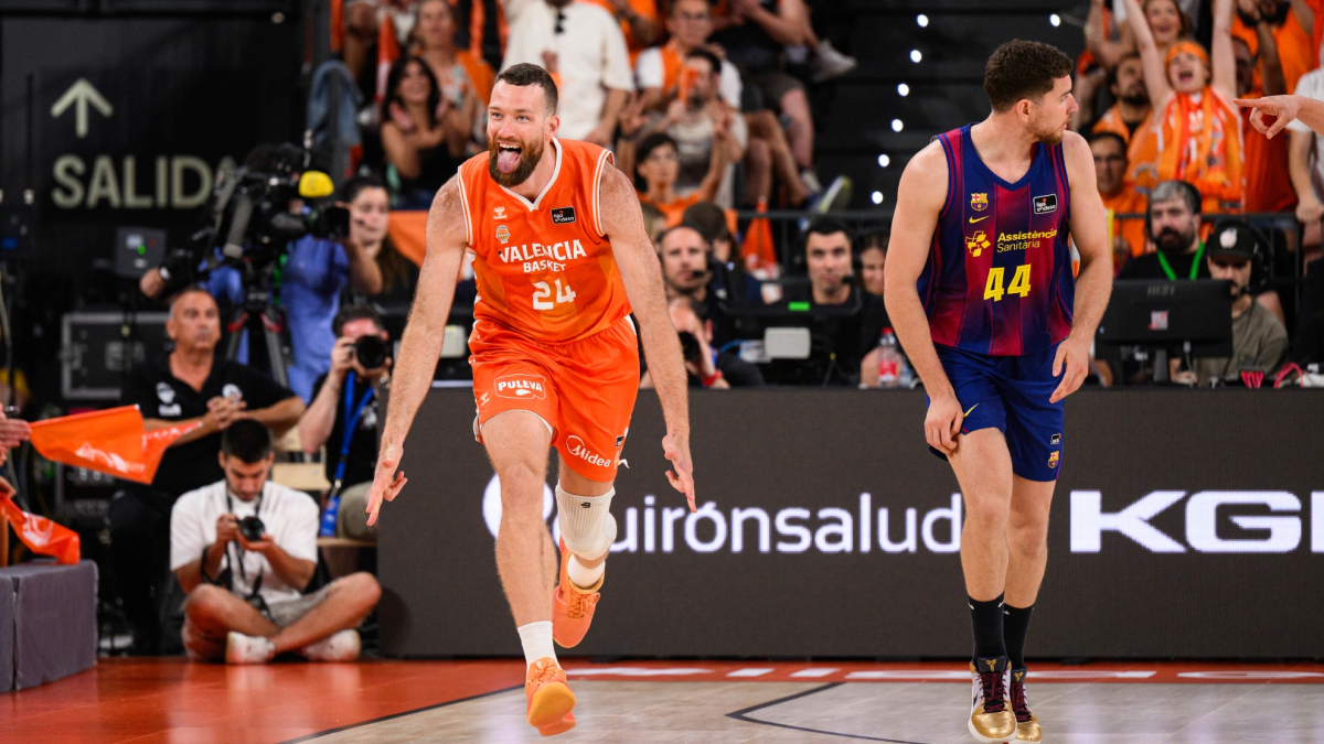 Continúa la desbandada del Valencia: Costello se marcha tras dos temporadas