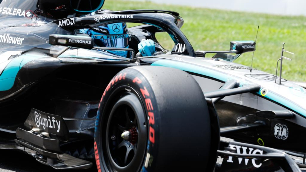 Russell mete en un problema a Mercedes: "Peleo con una mano atada a la espalda"