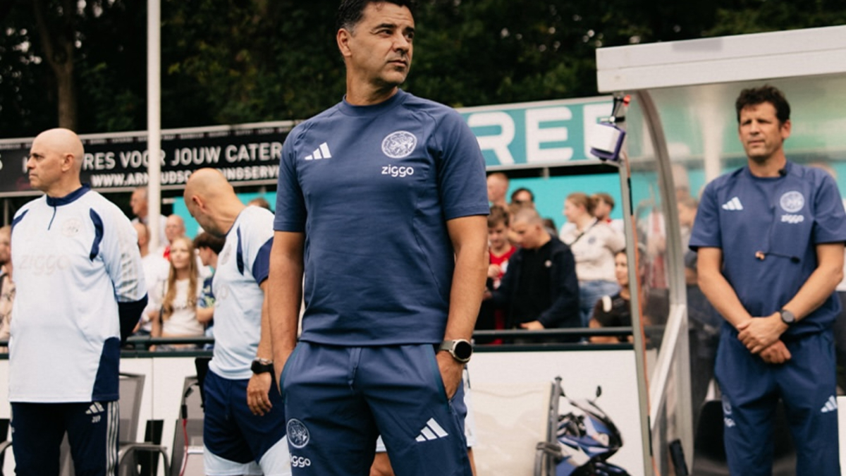 El Ajax de Míchel comienza goleando en Europa y el Benfica se la 'pega'