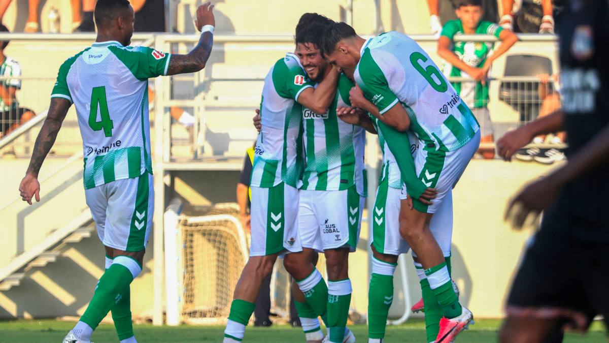 El Betis saca músculo en un amistoso de Champions