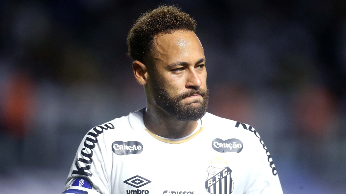 Neymar deja su retirada en el aire