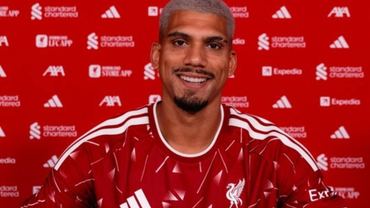 Oficial: Ronald Araujo, cedido al Liverpool