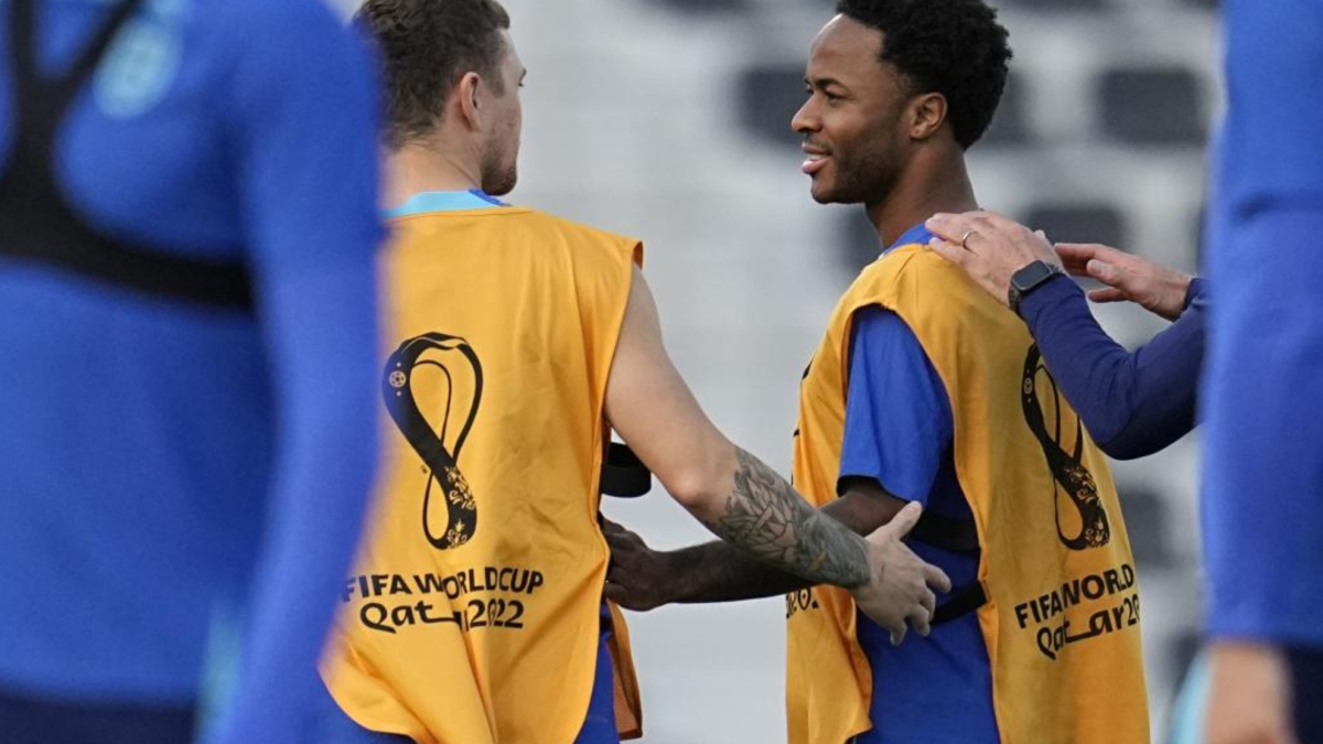 Sterling admite los cargos de conducción peligrosa y posesión de drogas