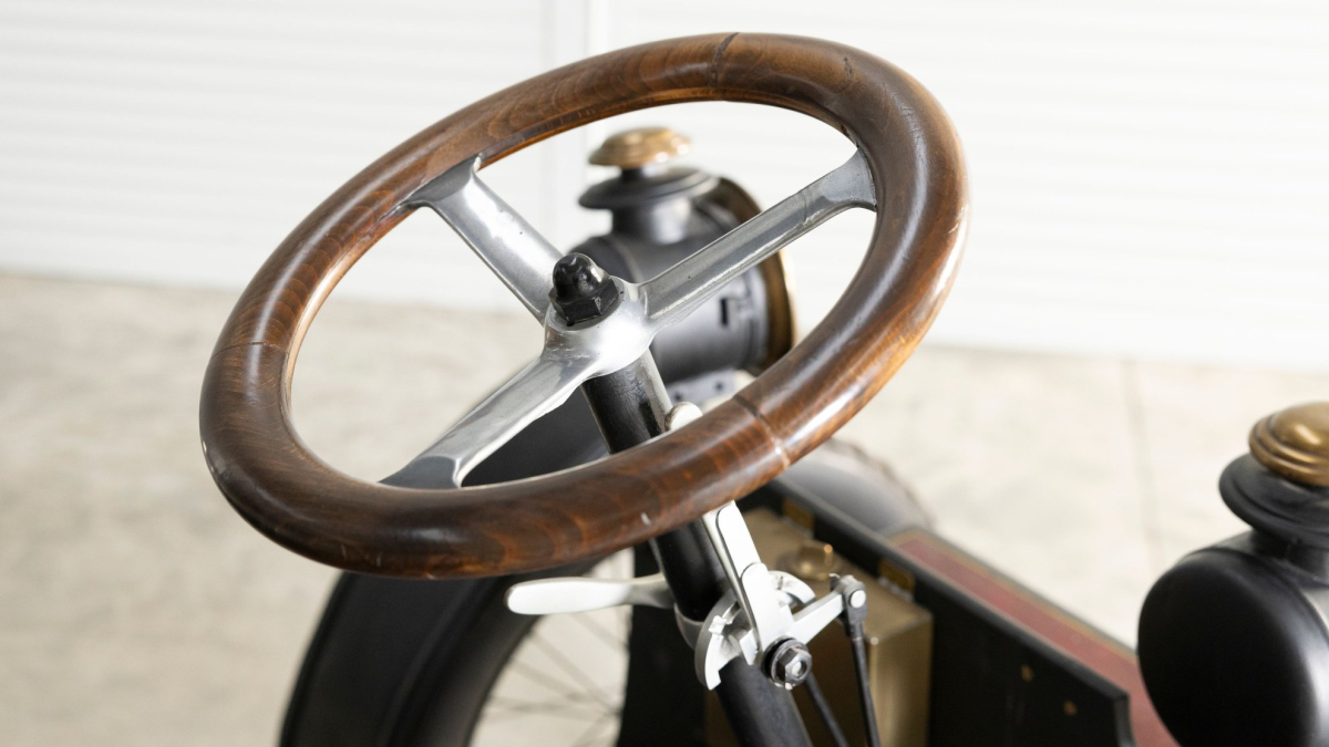 Cuándo se matriculó el primer coche en España, de qué marca era y qué distintivo provincial llevaba