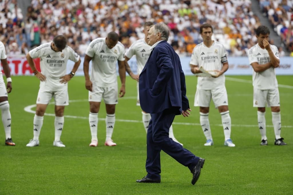 Las leyendas del Real Madrid y el Dortmund llenan el Bernabéu