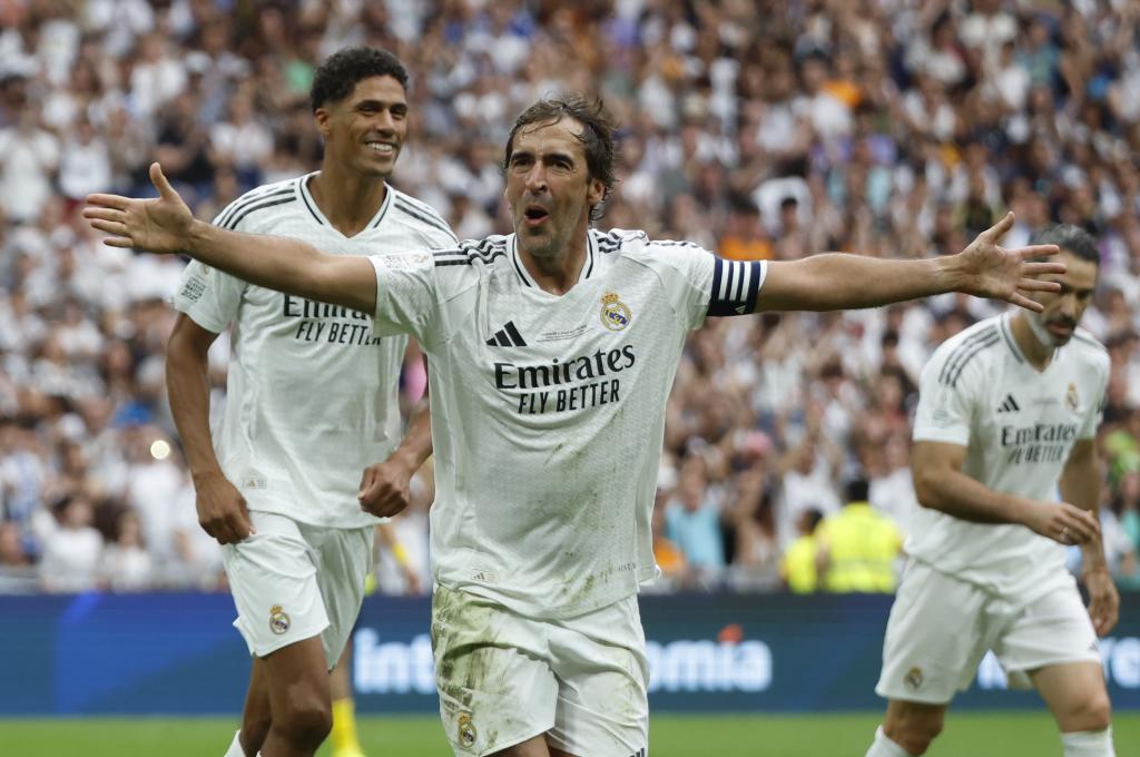 Las leyendas del Real Madrid y el Dortmund llenan el Bernabéu
