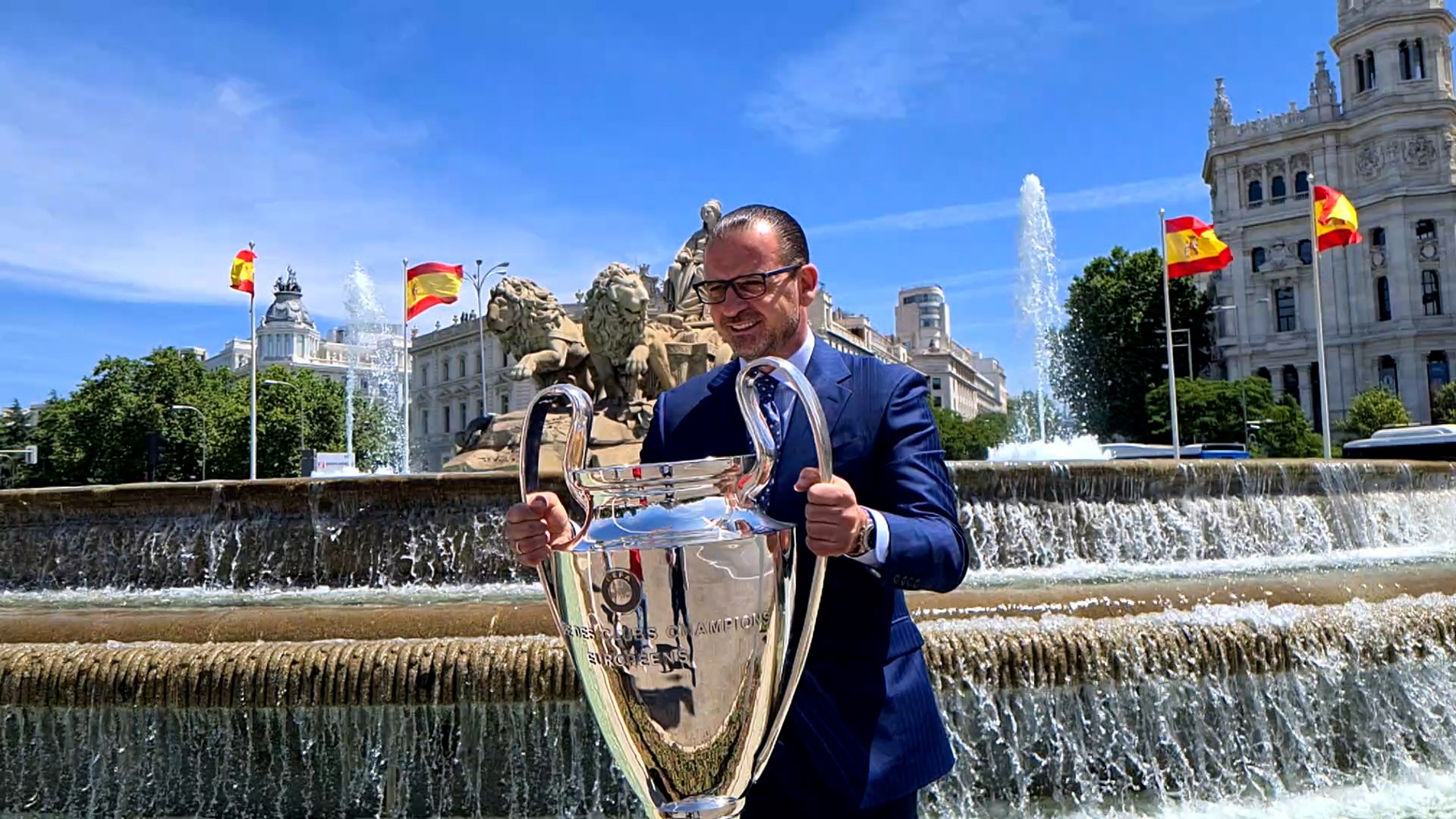 Pedja Mitajovic a los pies de Cibeles.