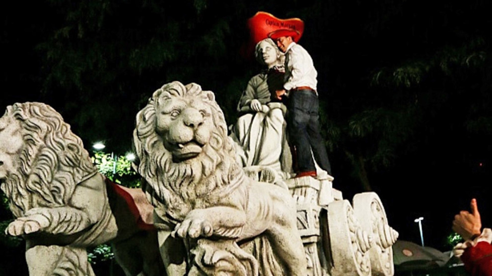 Si la afición no puede ir a Cibeles, Cibeles va a la afición.