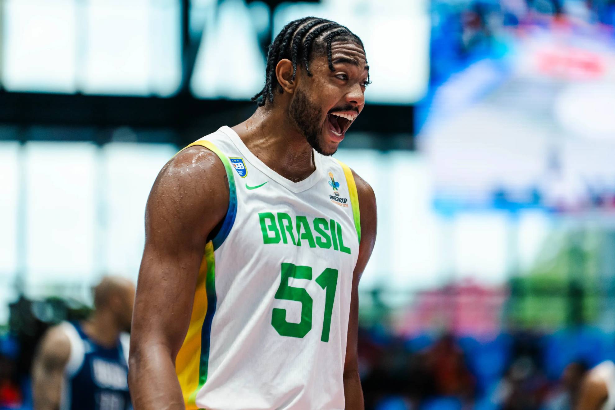 Bruno Caboclo celebrates a Brazilian selection action.