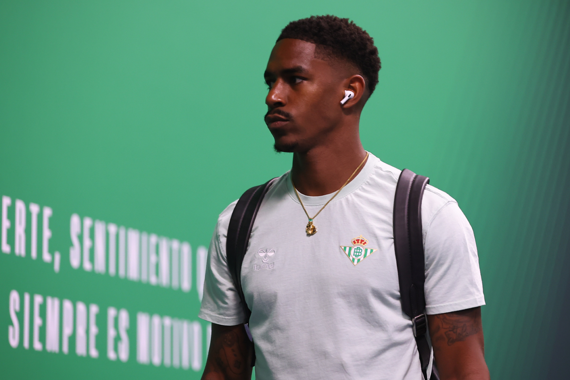 Junior Firpo, llegando a La Cartuja