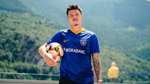 Lautaro de León con la camiseta del Andorra