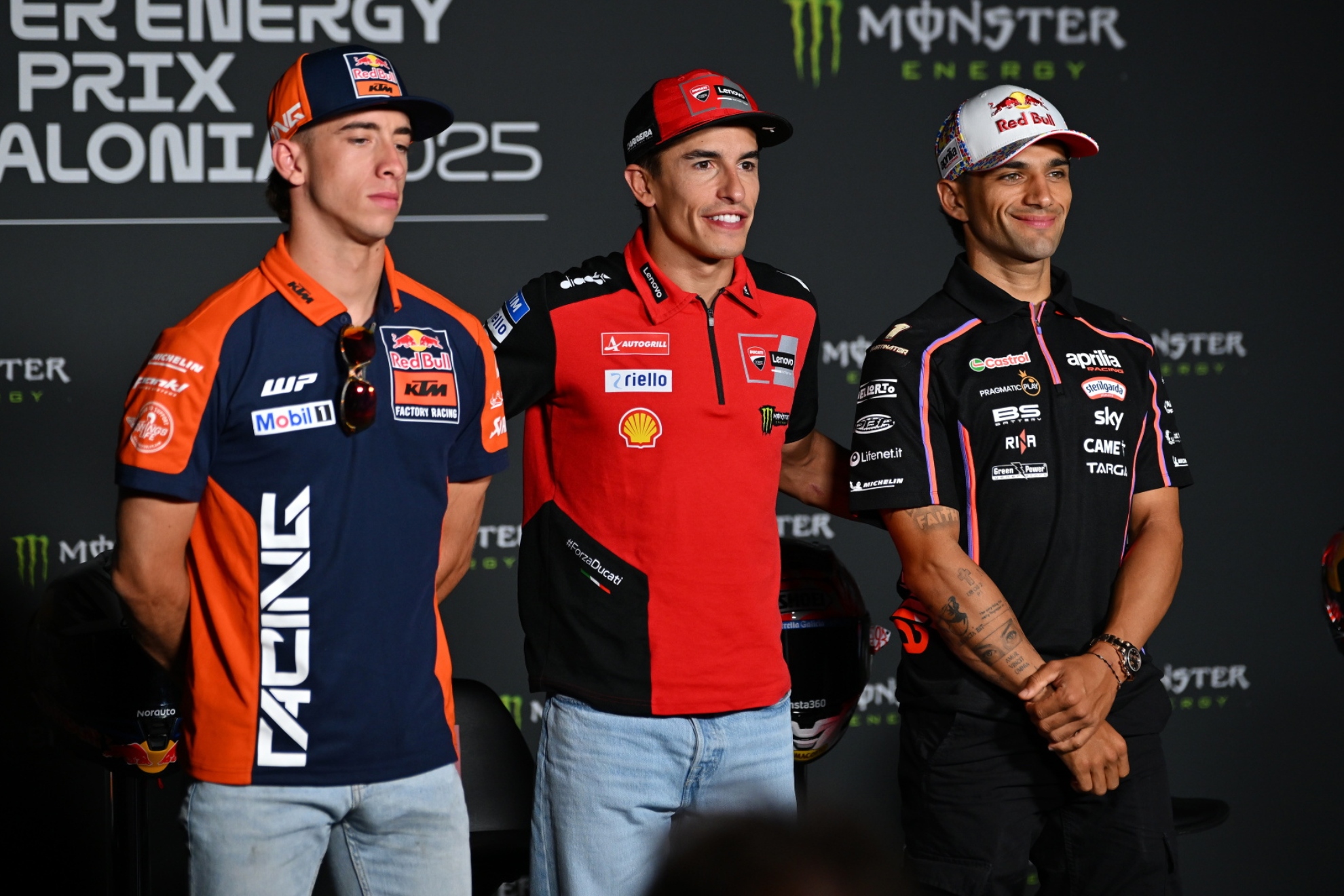 Acosta, Marc Márquez y Jorge Martín, en Barcelona.