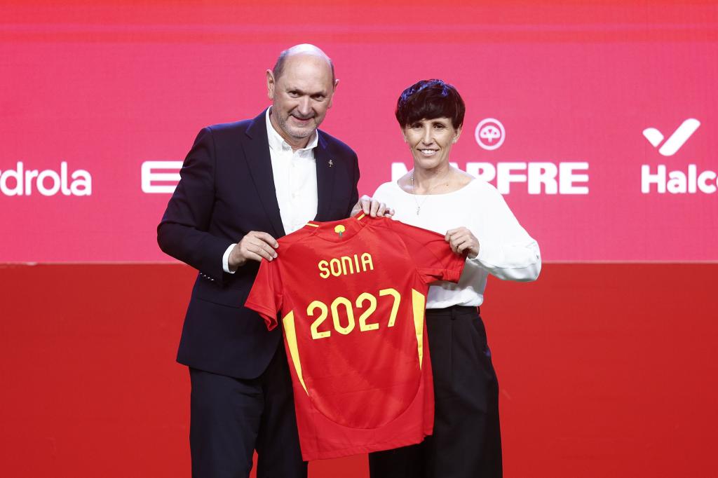 Sonia Bermúdez y Rafael Louzán en la presentación de la primera como seleccionadora.