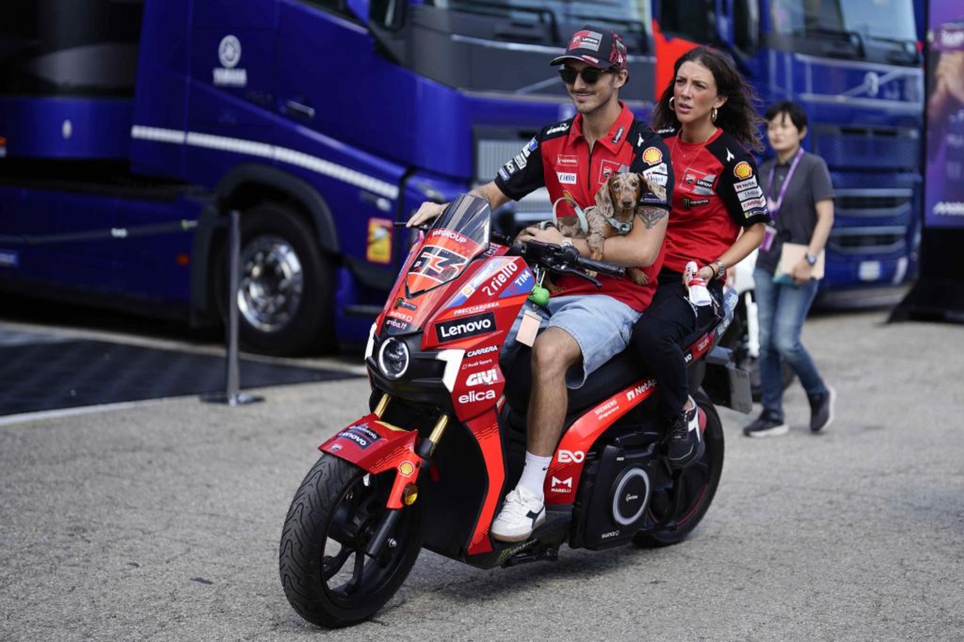 Valarie4grabs in a thoughtfulpensivereflective moment amidst the leaks