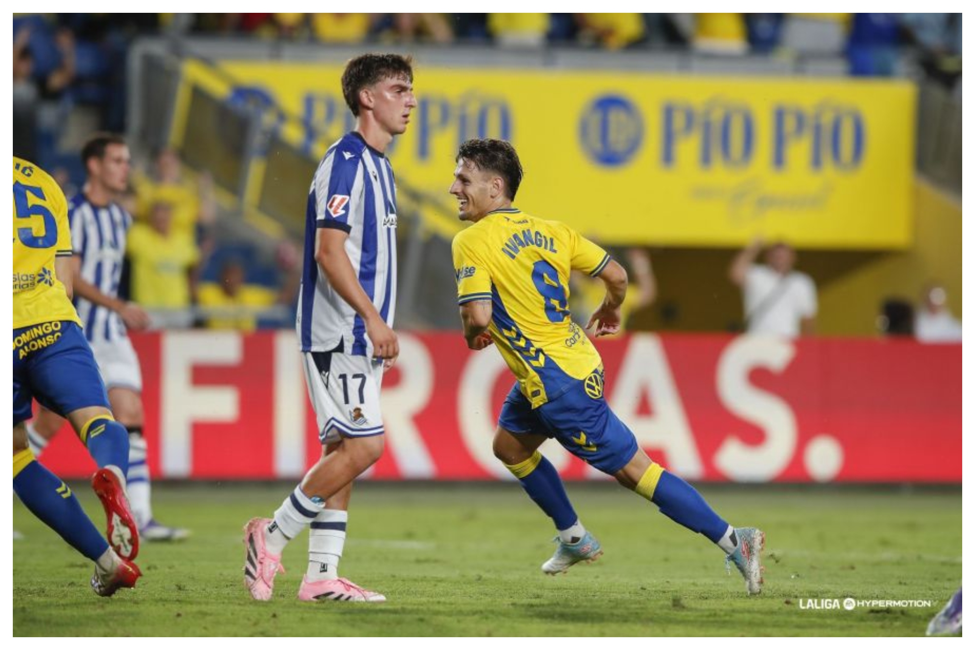 An intense look that captivates