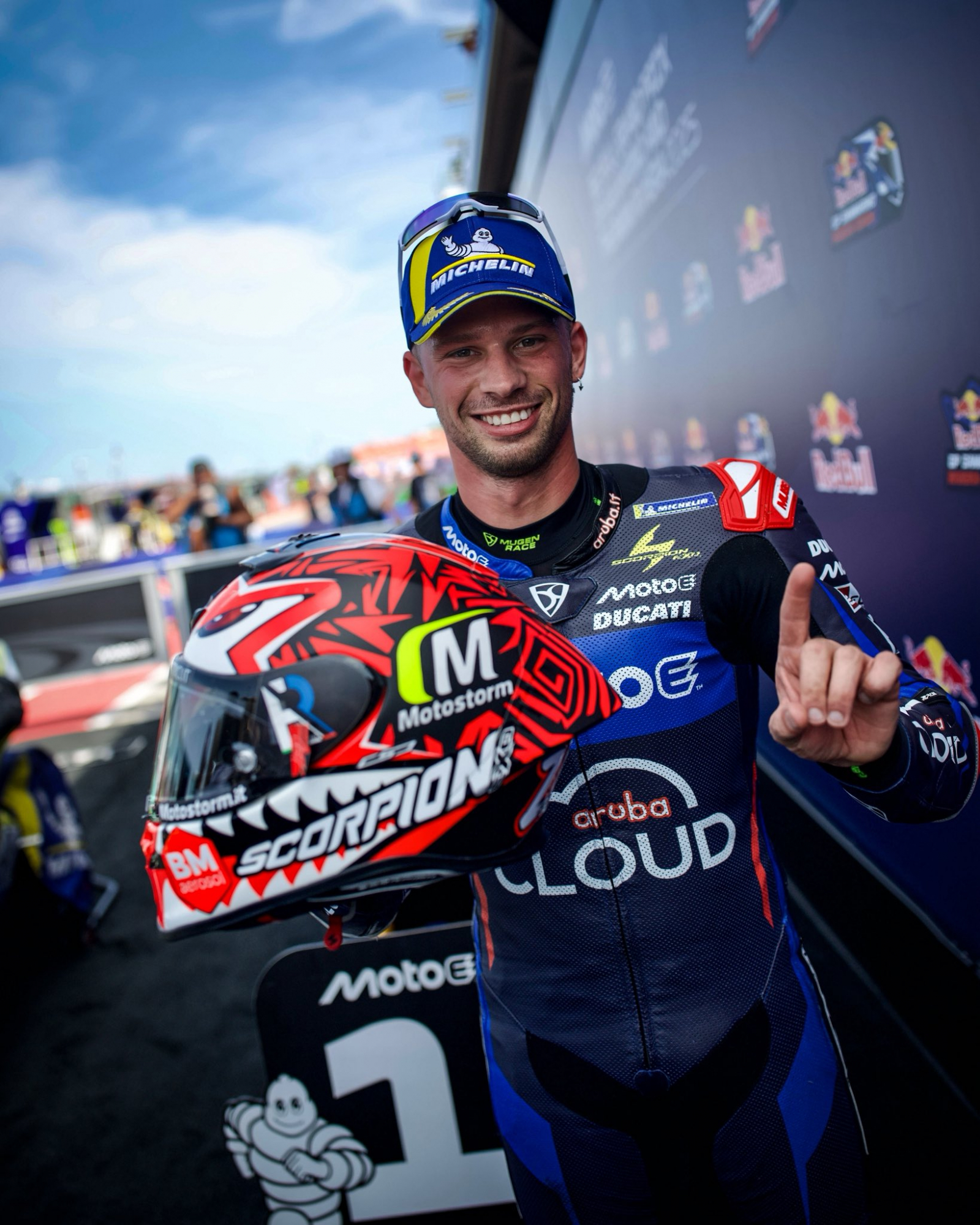 Skye Lynn's uninhibited display