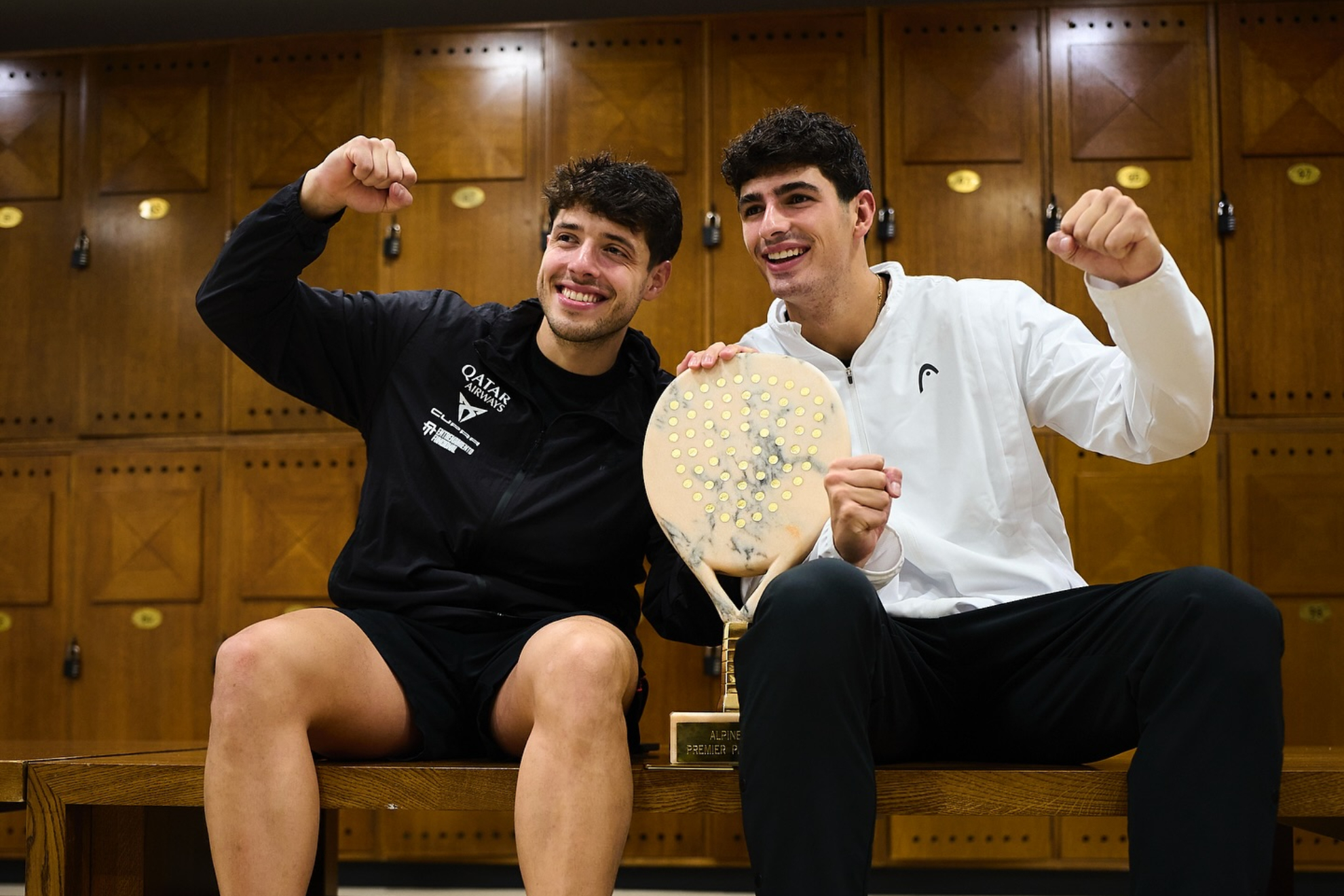 Arturo Coello y Agustín Tapia con el trofeo del París Major.