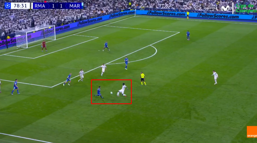 Intercepción de Tchouaméni que precede al segundo penalti cometido por el Marsella.
