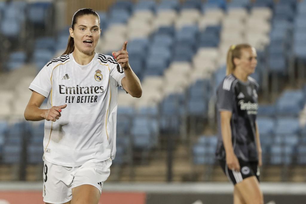 Signe Bruun celebra un gol del Real Madrid ante el Eintracht Frankfurt