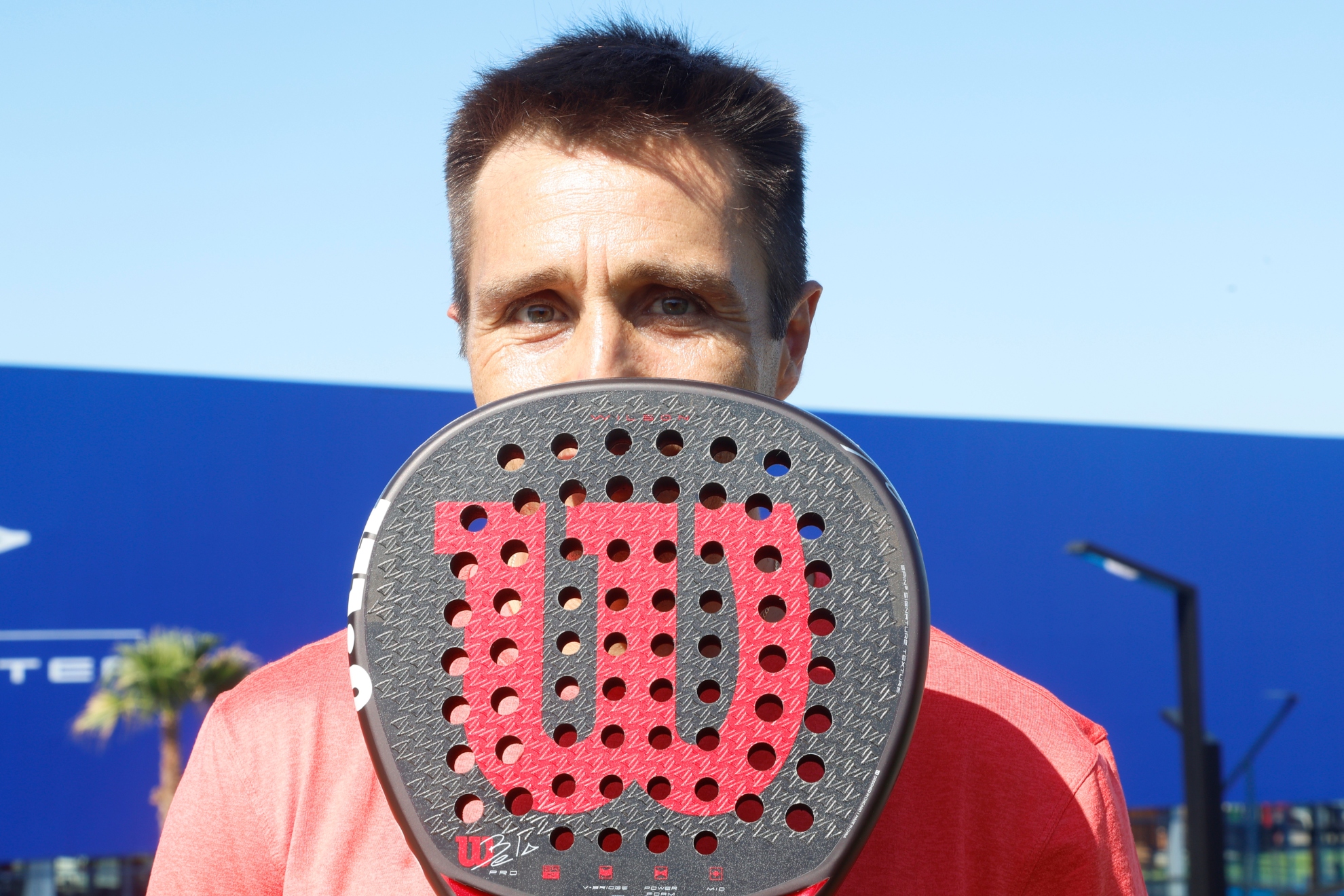 Belasteguín posa para MARCA en el Bela Padel Center de Barcelona.