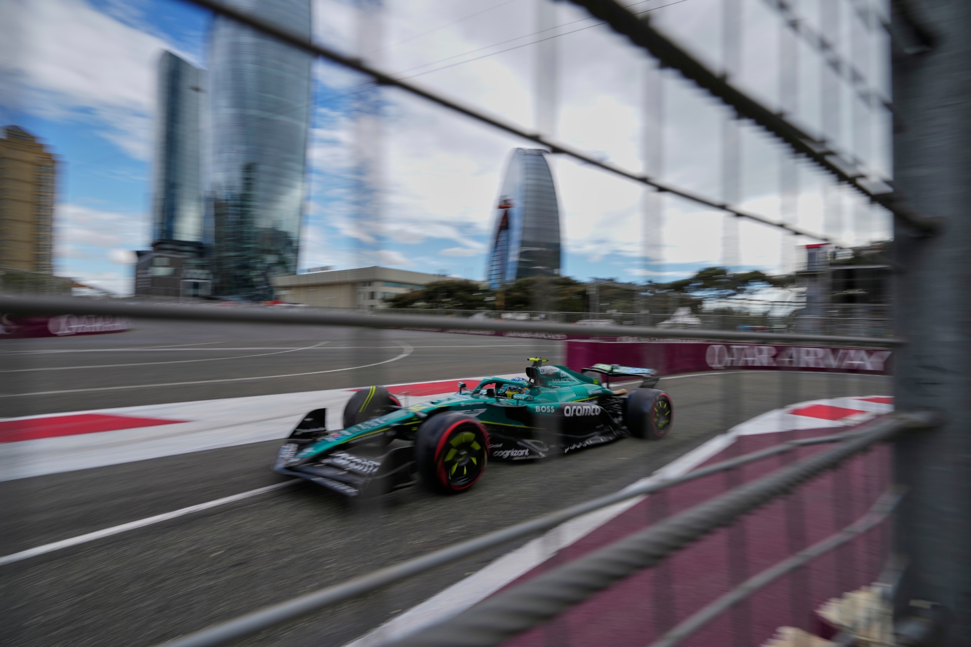 Fernando Alonso durante la FP3 del GP de Azerbaiyán.