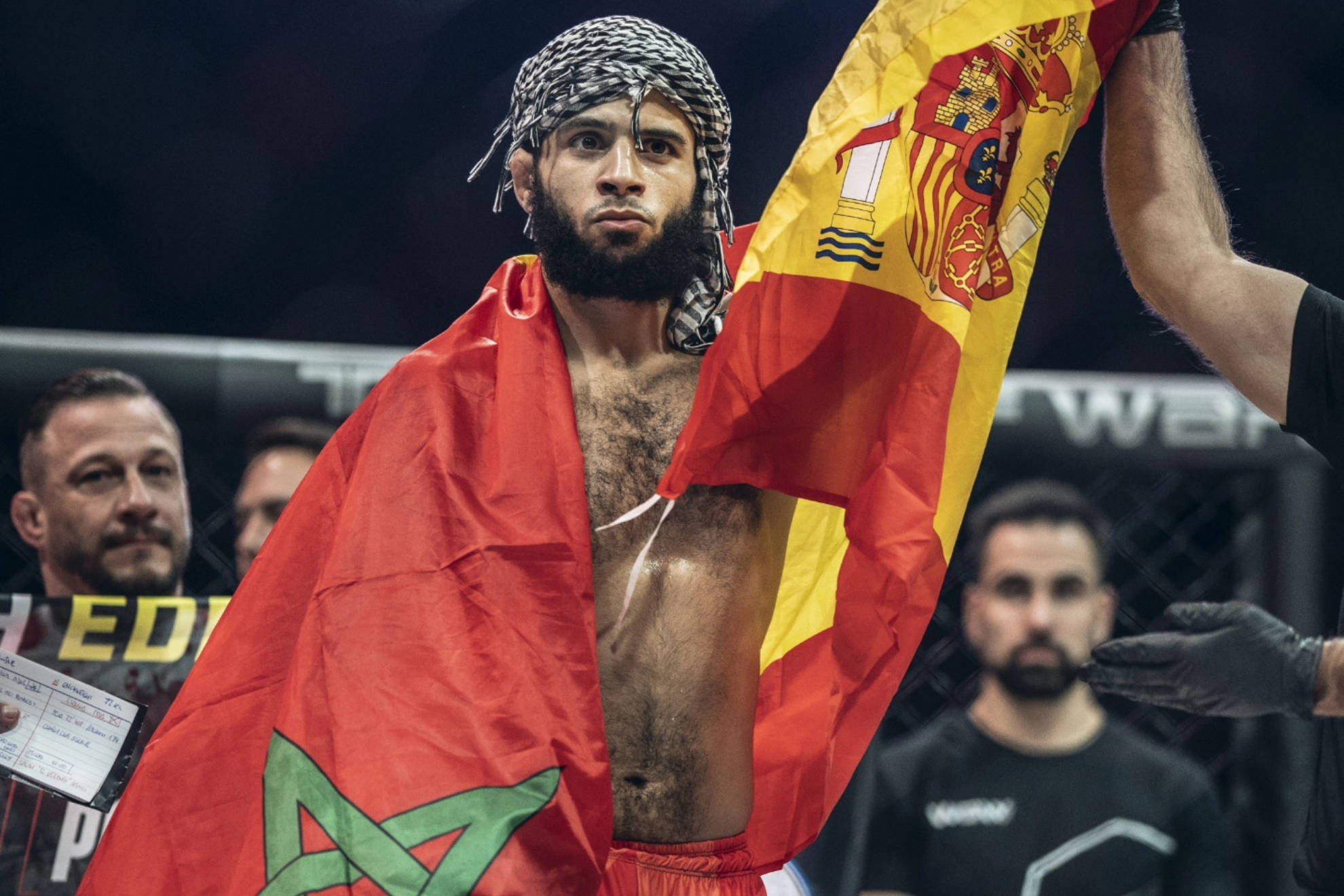 Salah Eddine celebrando una victoria.