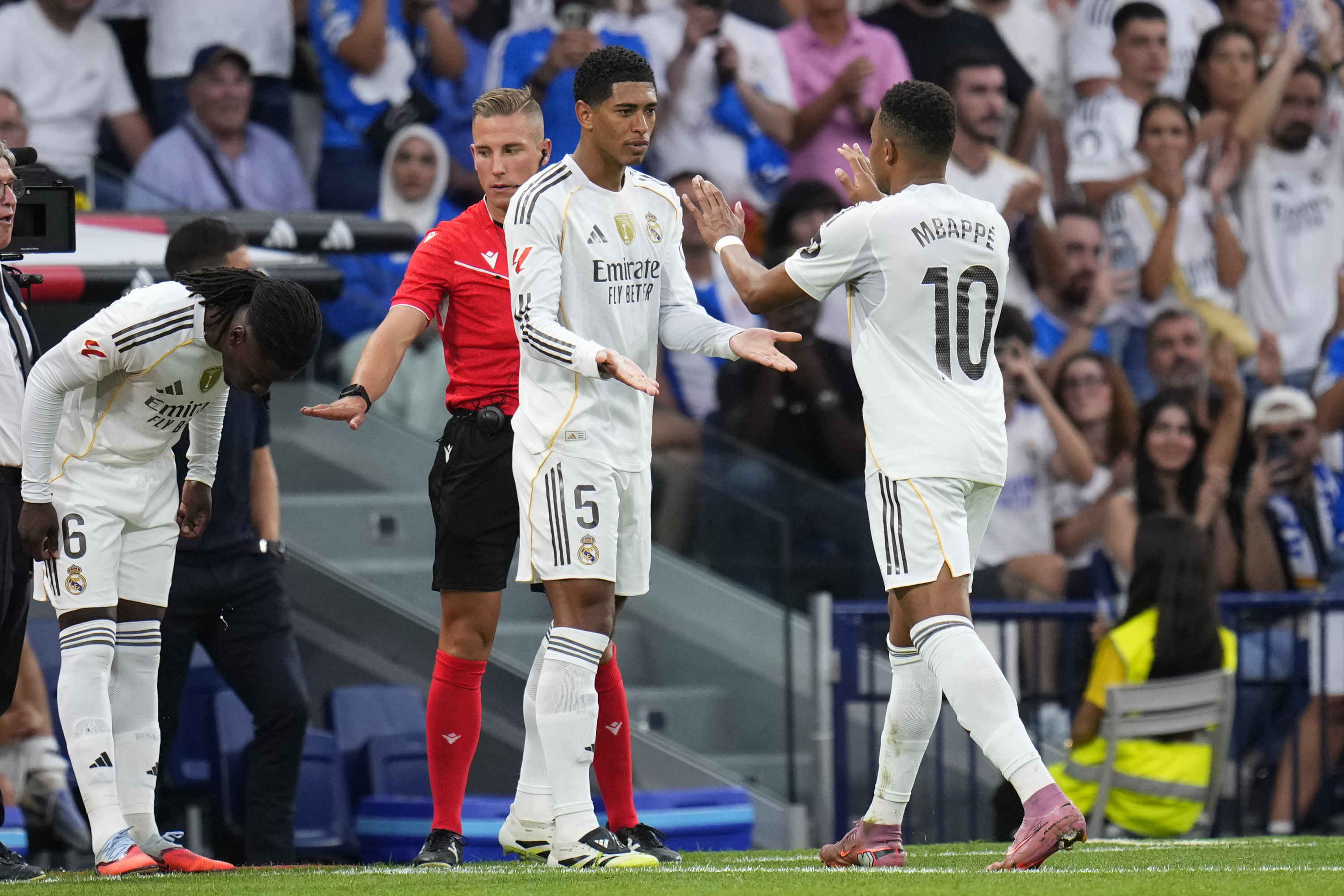 En Inlagaterra destacan el nuevo cuerpo de Jude Bellingham, más delgado y menos musculado, para rendir más