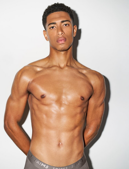 En Inglaterra destacan el nuevo cuerpo de Jude Bellingham, más delgado y menos musculado, para rendir más