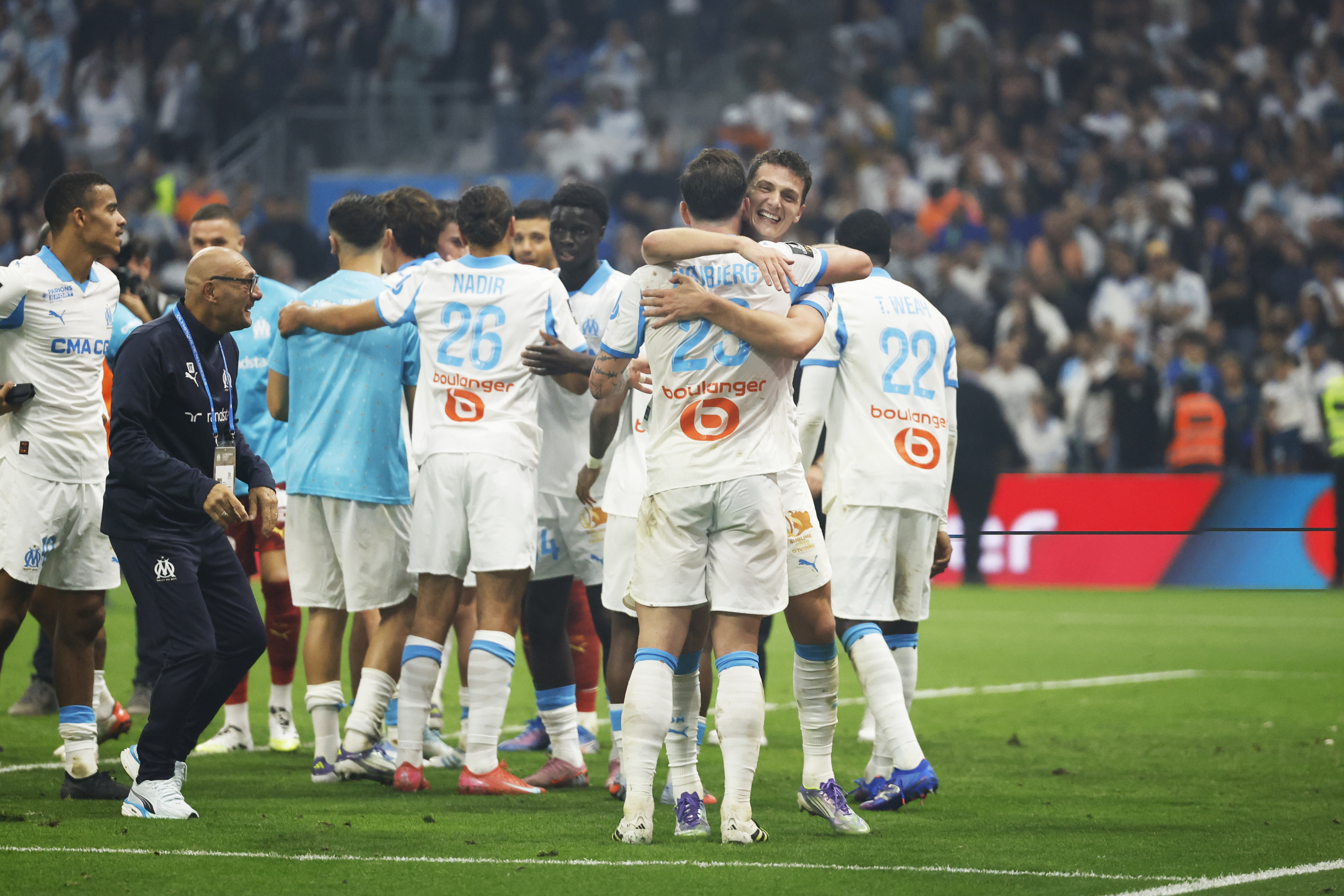 Los jugadores del Olympique de Marsella celebran su triunfo ante el PSG.