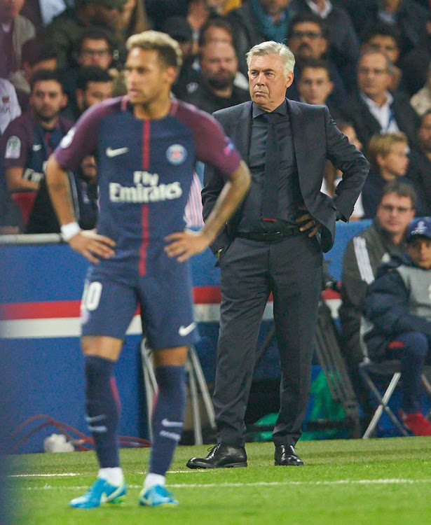 Ancelotti y Neymar en el el Bayern Munich - PSG de la 16/17