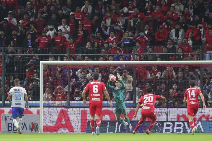 Sergio Ramos falla un penalti a lo Panenka y desata una tormenta diabólica en México
