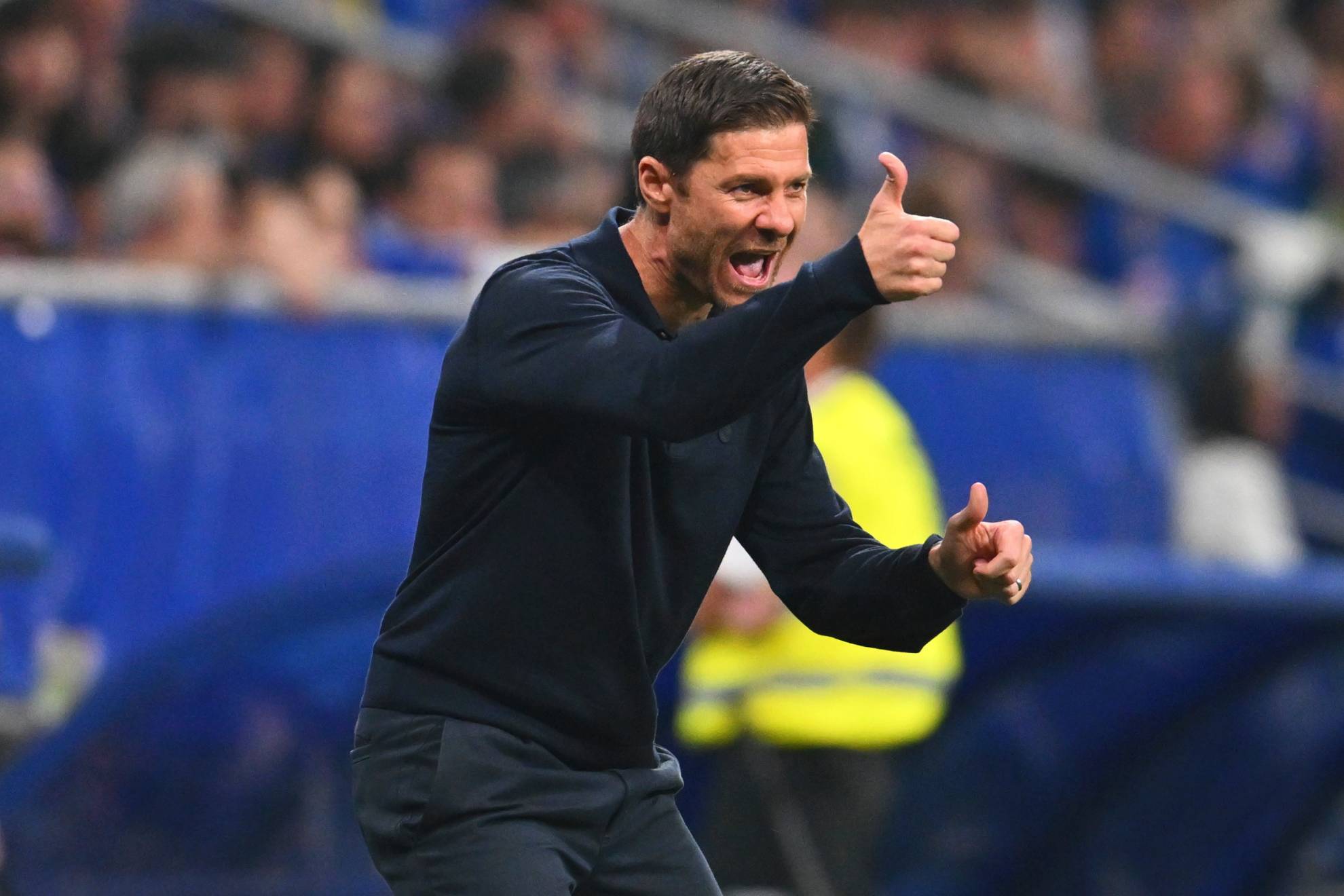 Xabi Alonso dirigiendo al Real Madrid