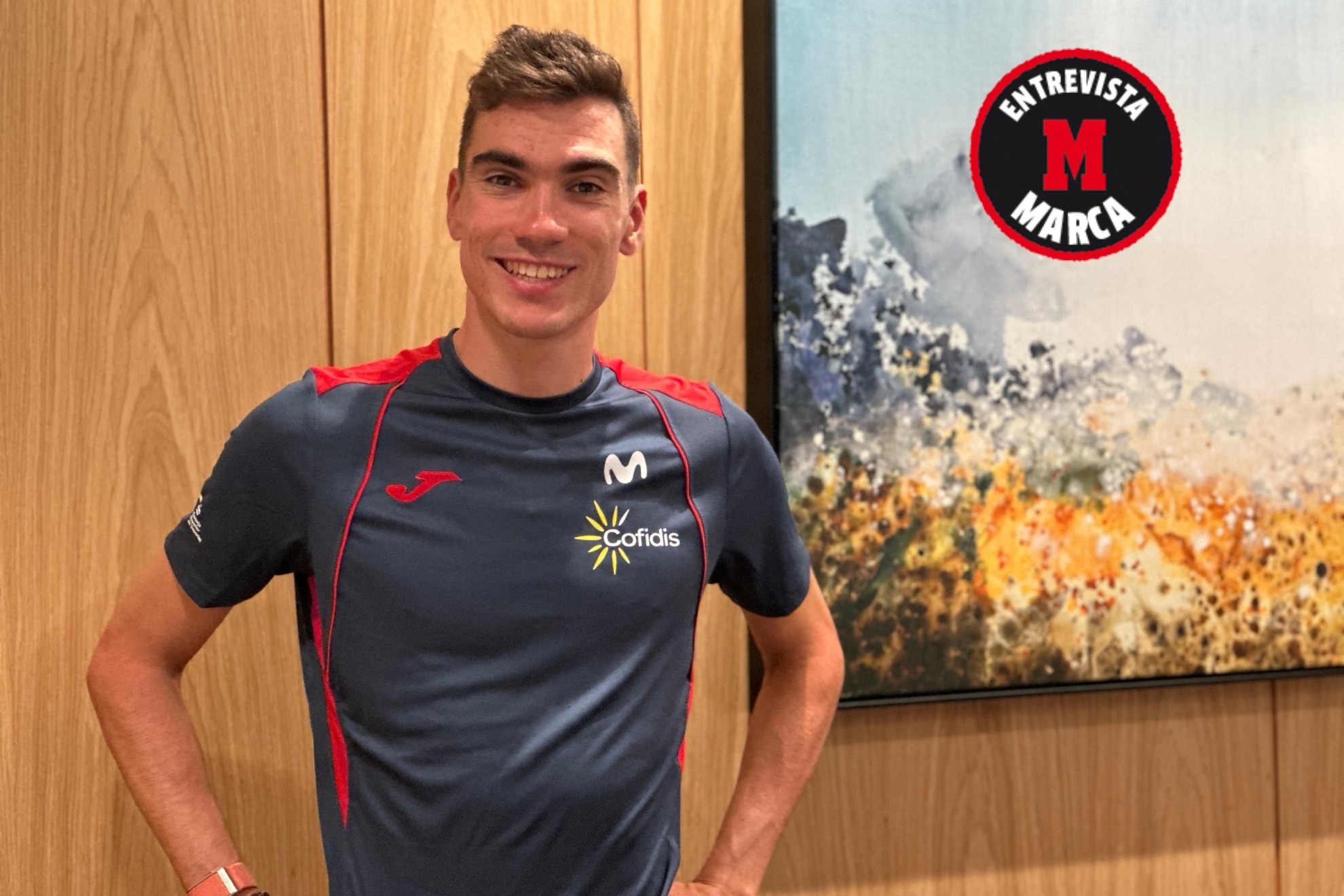 Juan Ayuso, posando para MARCA en su hotel de Ruanda.