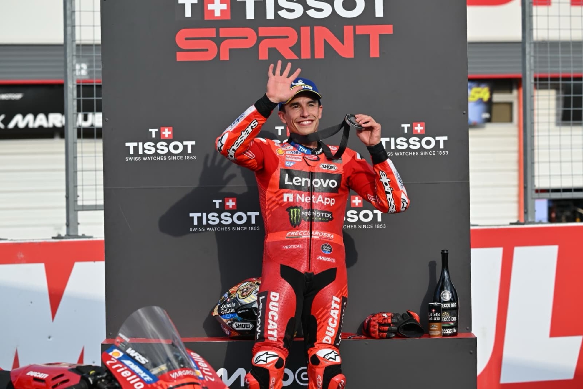 Marc Márquez, en el podio del Sprint de Motegi.