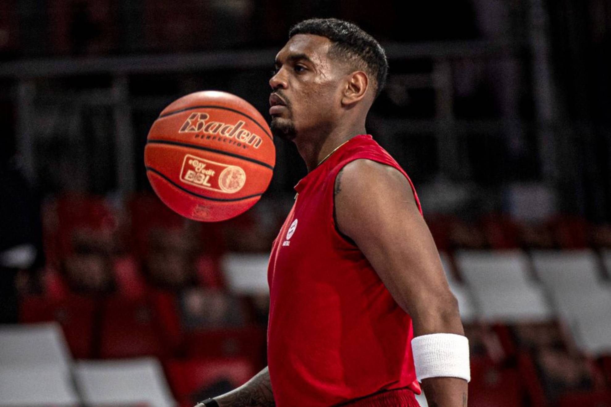 Xavier Rathan-Mayes, en un calentamiento con el Bayern.