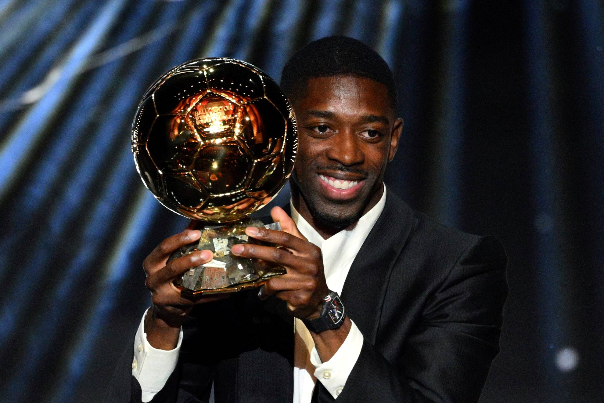 Ousmane Dembélé, con el Balón de Oro.