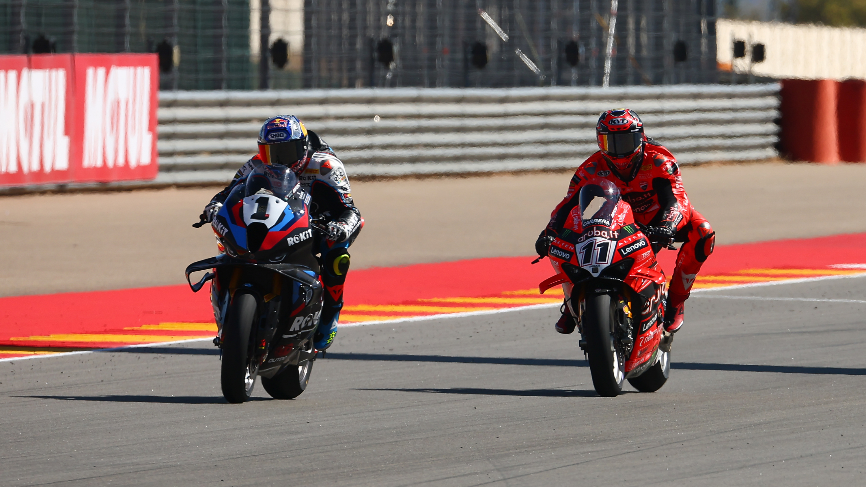 Toprak y Bulega en Motorland Aragón.