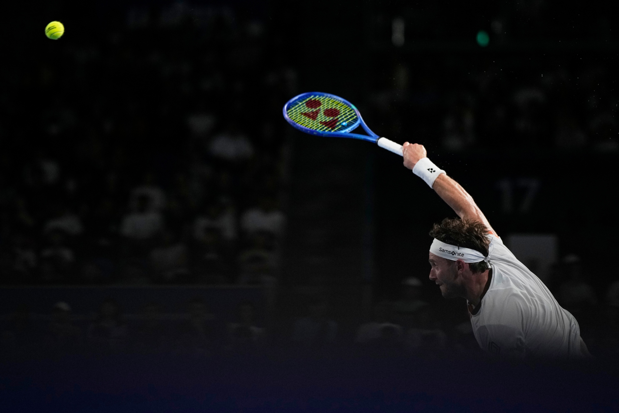 Ruud, en el momento del saque.