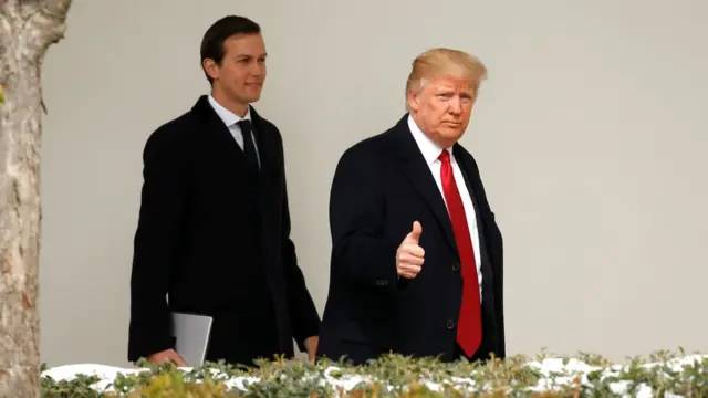Jared Kushner junto a Donald Trump
