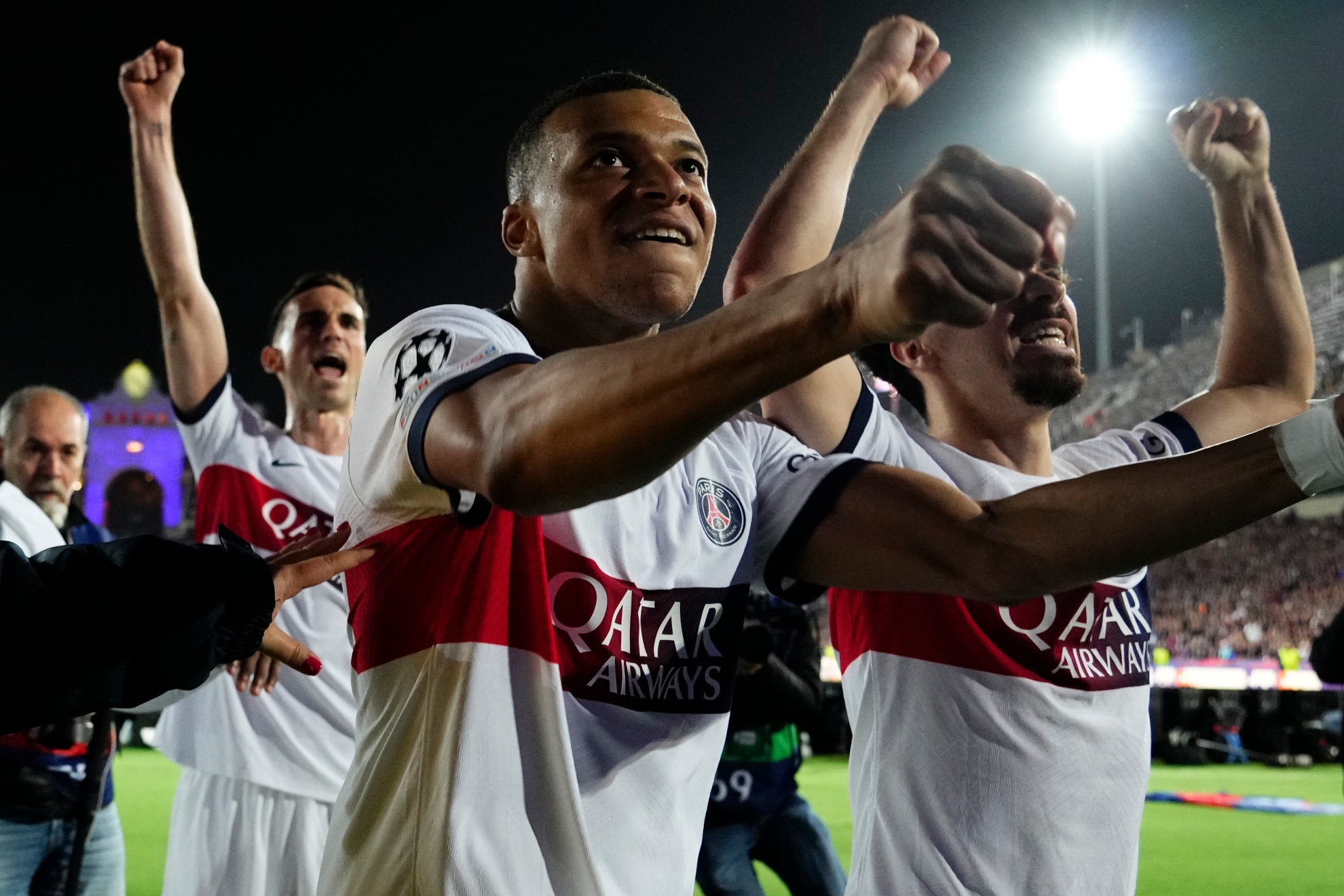 Mbappé celebra la eliminación del Barcelona.