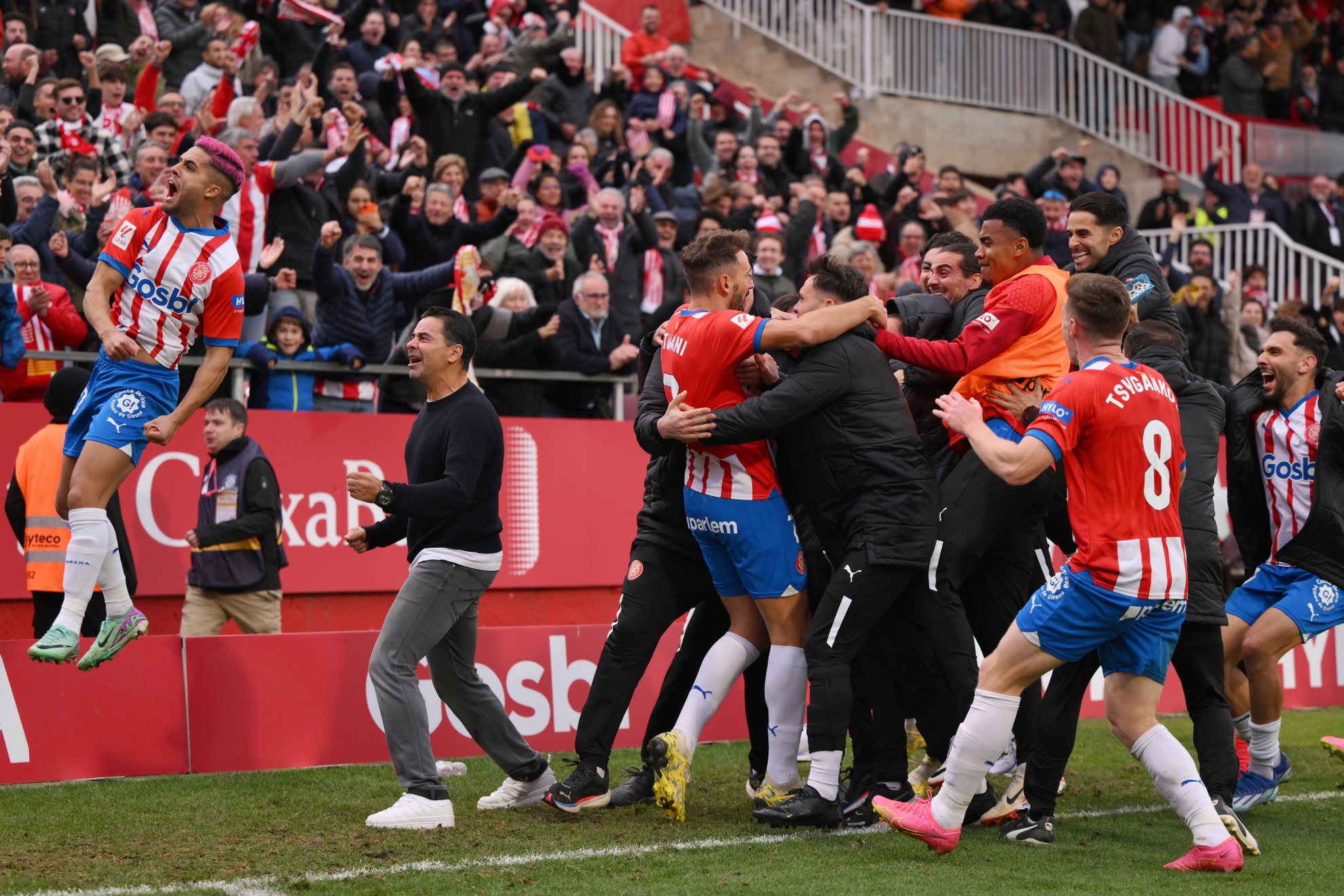 Stuani celebra un gol de la victoria ante el Valencia en Montilivi.