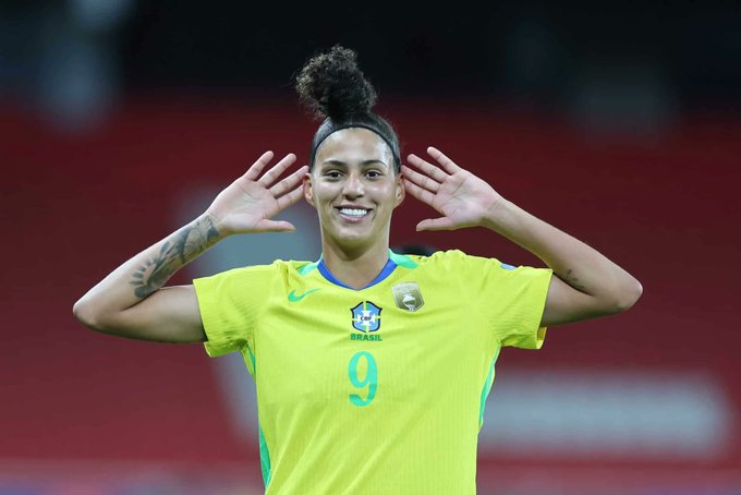 Gutierres celebrando con la selección brasileña