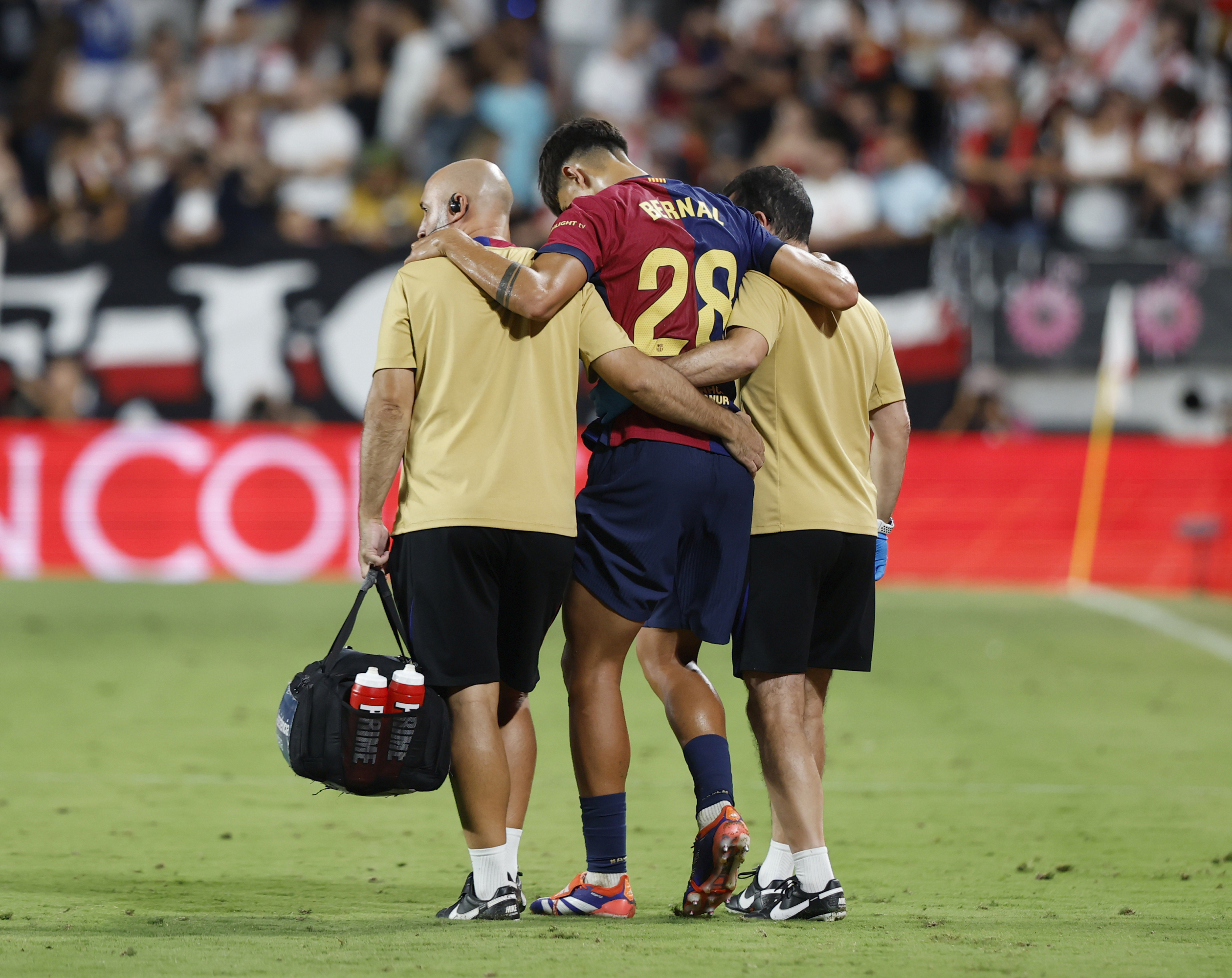 Bernal se retira lesionado del campo del Rayo.
