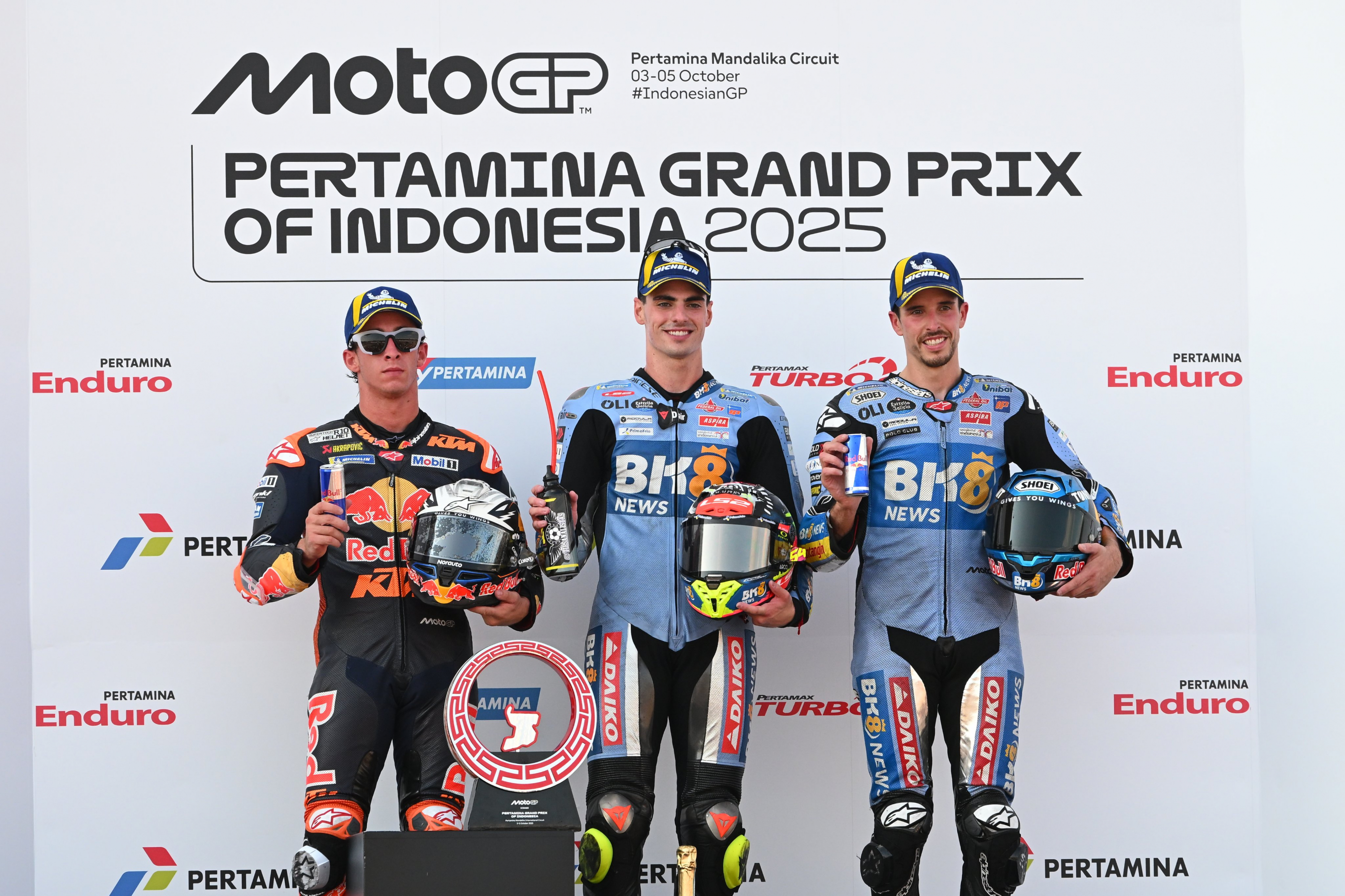 Acosta, Aldeguer y Álex Márquez, en el podio.