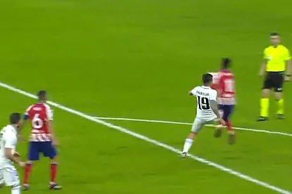 Entrada de Ceballos por la que el Atlético pidió roja.