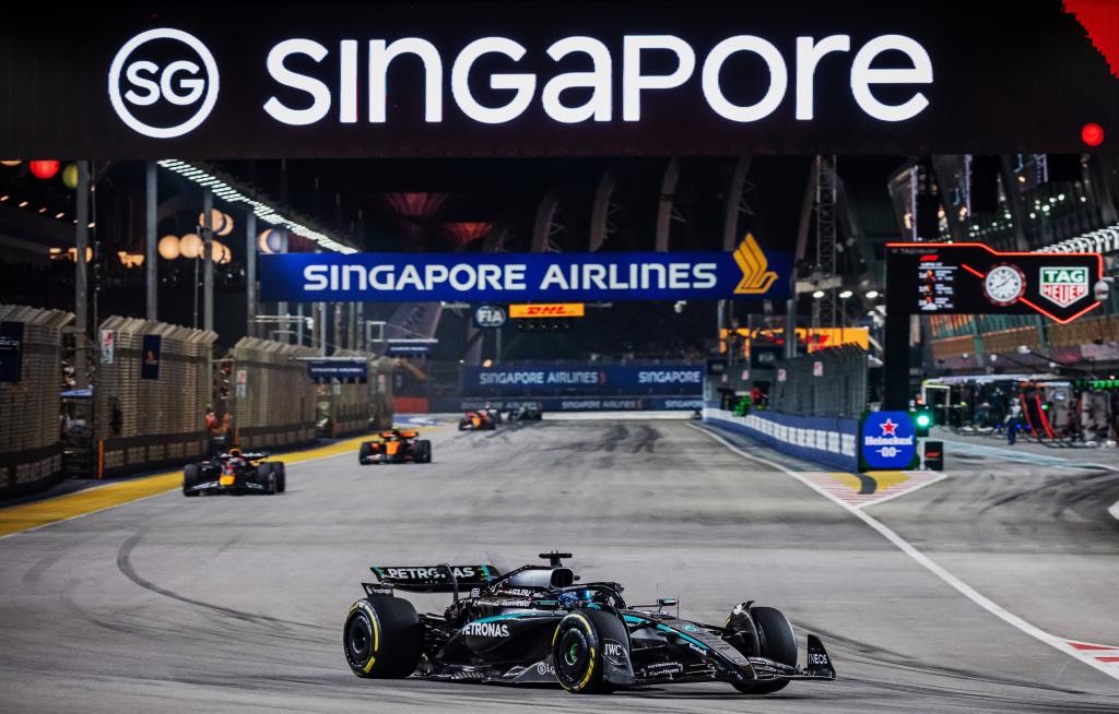 Russell, en Singapur.